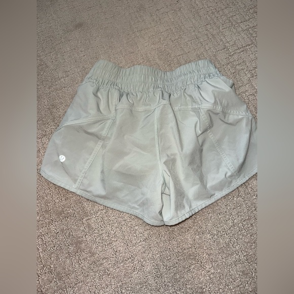 Lululemon size 6, low rise shorts. Mint green / light green excellent condition - Picture 8 of 13